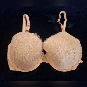 NWT Victoria's Secret Lace Push-Up Bra in Peach